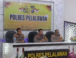 Pastikan Pengamanan dan Pengawalan Pencabutan Nomor Urut Pemilihan calon Bupati dan Wakil Bupati Pelalawan Tahun 2024 berjalan aman Kapolres Pelalawan gelar Simulasi Tactical Floor Game (TFG)