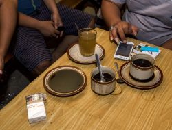 Melepas Capek Bertemu Sahabat, Bercerita dan Ngopi :Tak Lekang oleh Waktu.