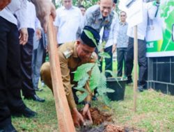 Bupati Kampar H. Ahmad Yuzar, S.Sos., MT Resmikan Launching Gerakan Penanaman 1 Juta Pohon